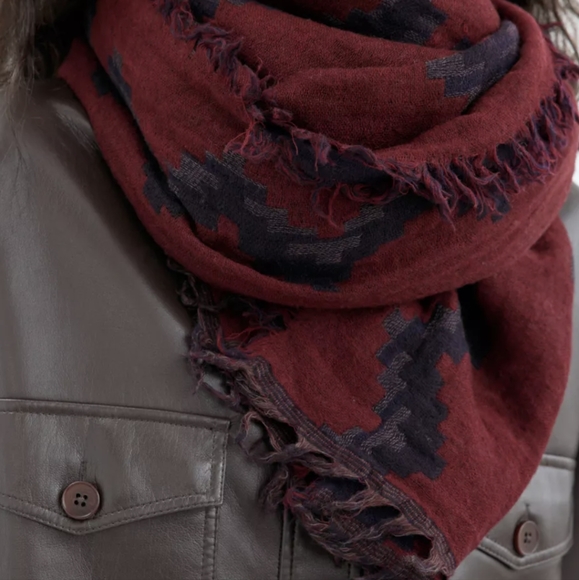 WilfredDiamond Mosaic Blanket Scarf (100% wool) - Picture 2 of 7